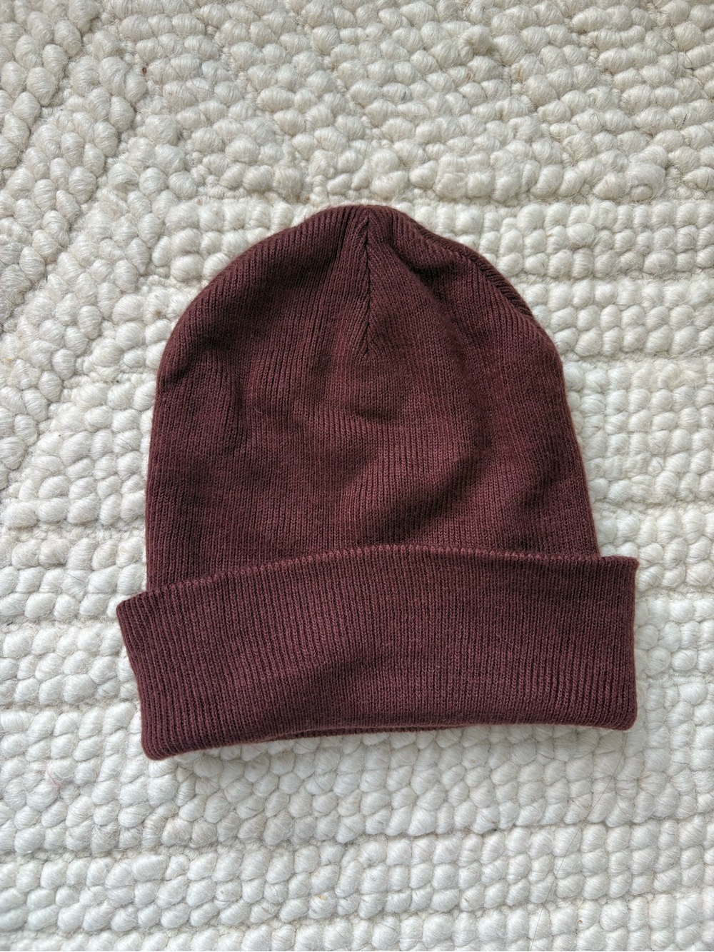Aritzia Main Character Ribbed Beanie in Deep Burgundy